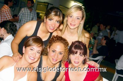 Ani Montañés, Claudia Rueda, Tanya León, Tania Mansur y Roxana Montañés.