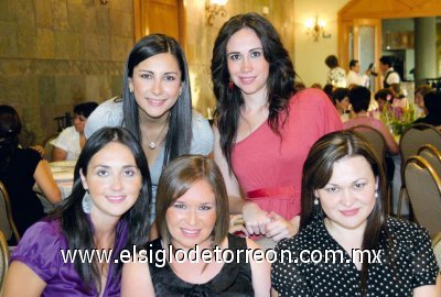 Sofía Corrales, Ana Sofía Rodríguez González, Mary Carmen Rodríguez de Fahur, Ángela Navarro Pastrana y Maica Ortiz.