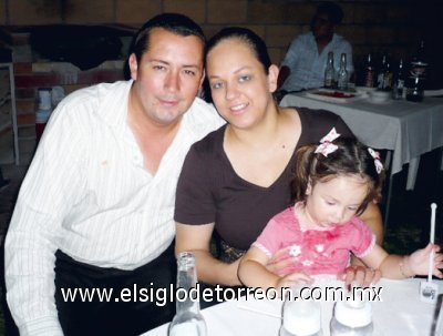 Eduardo Hernández, Blanca Rodríguez y Yuliaivana Hernández.