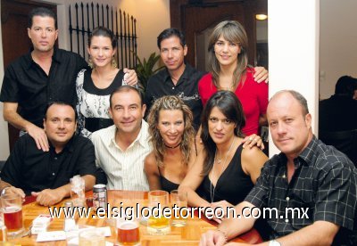 Ricardo González, Selma Gutiérrez, Susana Burillo, Tetos Villanueva, Ricardo Ramírez, Javier Gallardo, Lucero Soldevilla, Poncho Valdéz y Vicky Sierra.