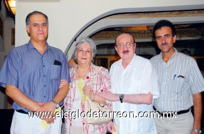 Francisco Murra, Margarita Castillo de Murra, Carlos y Luis Murra Castillo.