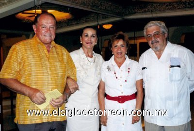 Teatro Isauro Martínez
Christian Colliere de Lamalier, Sonia Salud de Garrido, Alicia de Villarreal y Felipe Garrido.