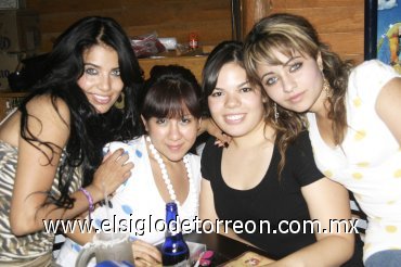 02092007
Sofía Fabila, Karla Godínez, Isaura Barajas y Diana Mascorro.