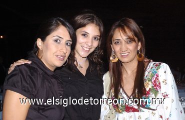 03092007
Bárbara y Laura Luévanos e Imelda Cortez.