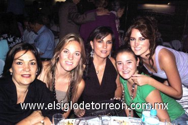 03092007
Elsa de Díaz, Andrea Bracho, Rosario de la Garza, Vero Cruz y Bárbara Bracho.