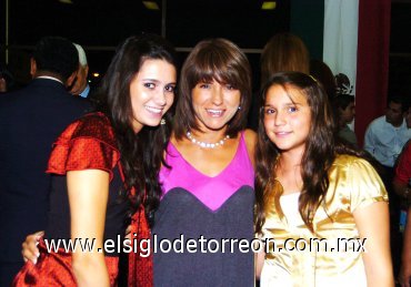 19092007
Claudia Rebollo, Adriana de Arce y Sofy Arce.