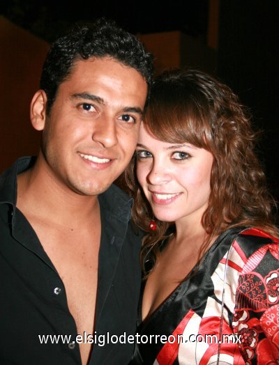 Y ¡Llego la noche!
Javier Arias y Alejandra Reed.