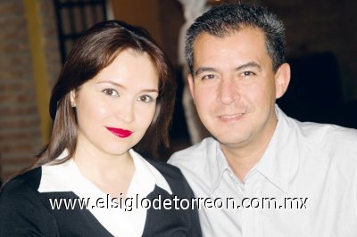 Adriana Arroyo de Chiw y Fernando Chiw.