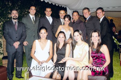 Bernardo Russek, Carlos Velázquez Martínez, Ricardo Robles, Alejandro Tavera, Lilia Reyes, Alejandro Garza, Pedro Valdés, Humberto Ruiz, Alma Cantú de Velázquez, Marcela Foglio de Ruiz, Gaby Robles de Garza y Susy Estrada Murra