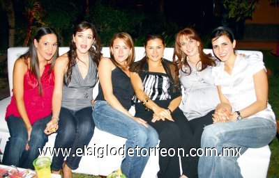 Paty Reyes de Olivares, Vicky Ibargüengoytia de Murra, Alma Villalobos Mora, María Dabdou de Dávila, Sofía Zarzar y Zaida Faccuseh Zarzar.