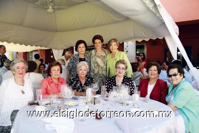 María Elena Abusaid de Fernández junto a Tere Iglesias, Martha Saldaña, Anita Tamayo, Raquel de Porras, Chelo Monroy, Amelia Boehringer y Rosy de Abusaid.