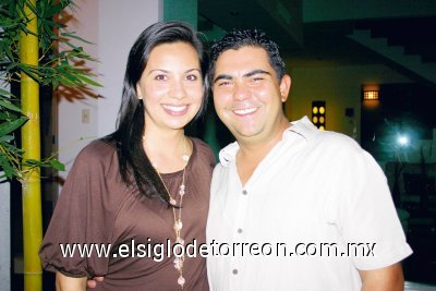 Amy Reyes de Gómez y Juan Carlos Gómez Flores.