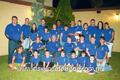 Gran convención
Jorge A. Rivera y Martha Valdés de Rivera junto a sus hijos y nietos.