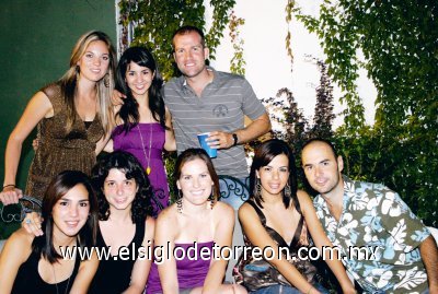 Andrea Bracho, Tania Trasfí, Carlos Córdoba, Valeria Trasfí, Marijose Sesma, Samantha Cantú, Sofía Máynez y Carlos Sada.