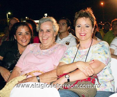 Angelina Ruenes de García, Delia Martín de Gómez y Loly Gómez de Fernández.