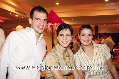 Adrián Murra, Zaida Faccuseh y Margarita Jaidar de Carmona.