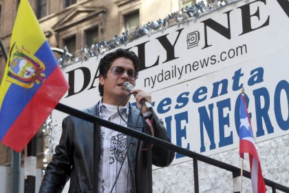 El cantante puertorriqueño Frankie Negrón participó en el 'desfile de la hispanidad'.