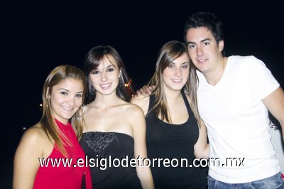 Gigi Mena, Mariana Algara, Elena Bohigas y Nino Denigris.