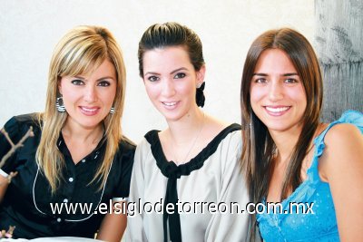 Karla Zúñiga, Aurora Gutiérrez de Valdés y Daniela Murra de Cuellar.