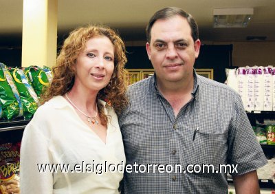 Ana Teresa Saldaña y Santiago A. Garza.