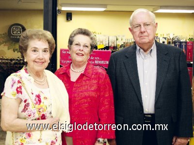 Mirita R. de Treviño, María Rosa de Bremen y Marcelo Bremen Sada.