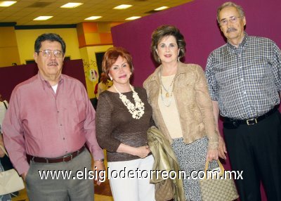 Juan B. Izaguirre, Queta de Izaguirre, Peggy H. de Isasi y Porfirio Isasi.