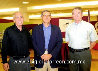 Exposición de Vinos
Jesús Zavala, Eduardo Murra y Florentino Martínez.