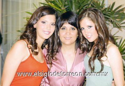 Valeria Delgado, Irma Sosa y Andrea Delgado.