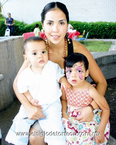 Alejandra, Sofía y Alejandro García.