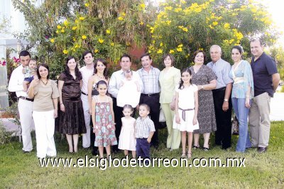 Mary Gaby Garza Robles junto a toda su familia.