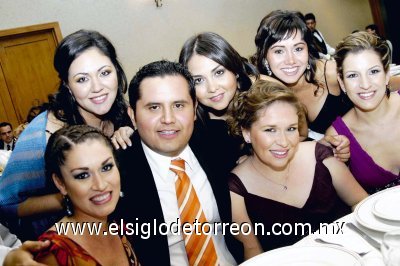 Ruth Navarro, Katryn Kort, Mario González, Paty Lícera, Rhoda Real, Ángela Navarro y Vanesa Villarreal.