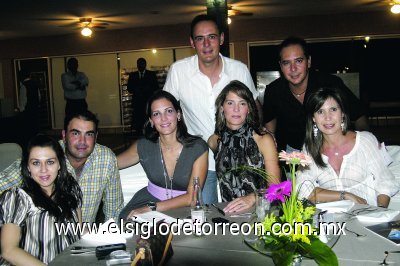 Liliana y Fernando Giacomán, Celina López de Cruz, Pamela López de Barrios, Eduardo Barrios, Martha Leal de Barrios y Ricardo Barrios.