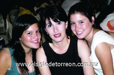 Lili Santelices, Liliana Mireles y Ana Paola Santelices.