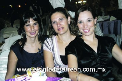 Deslumbran con su belleza
Blanca R. de Murra, Ileana D. de Ramírez y Rita Agüero Sánchez.