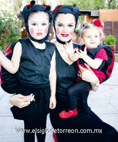 Cecilia Monterrubio con sus hijas Paula y Andrea Sada Monterrubio.