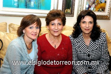 08122007
La anfitriona de la casa, Gaby Garza, Bety Gómez y Guille Murra.