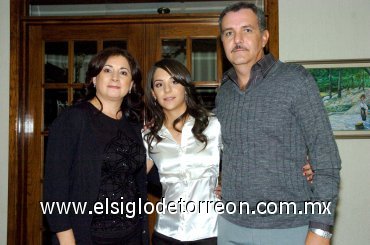 12112007
Por su cumpleaños número 15, Sofía Saborit Lugo fue festejada por sus padres Lupita Lugo de Saborit y Daniel Saborit Aguado.