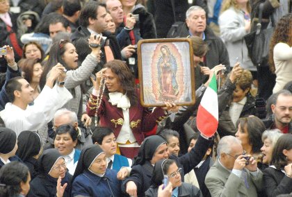 En la audiencia, el Papa expresó en español un saludo “en particular a las delegaciones del Gobierno mexicano y del estado de Jalisco, a los sacerdotes del Colegio Mexicano de Roma”.