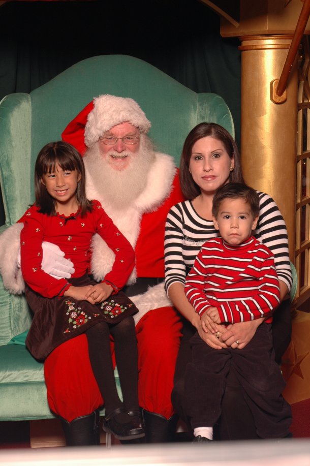 Gaby de Reza con sus hijos Valeria y Sergio Reza, disfrutando de la navidad en Chattanooga, Tennessee.