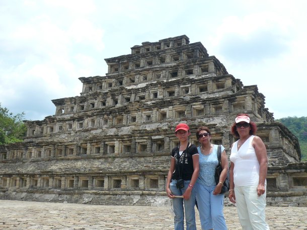 Mayra Manzanera, Ma. de Jesus Padilla y Lupita de Manzanera en el Tajin, Veracruz