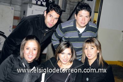 Marce Ortíz, Caro Venegas, Michelle Jardón, Diego Velázquez y Amador Robles.