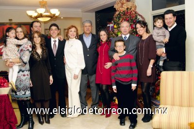 Familias Kuri González, Kuri Hoffman, Kuri Zarzar y Humphrey Kuri.