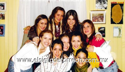 Festejan la navidad en Parras
Claudia Flores, Marisú del Bosque, Rosé Murra, Mayra García, María José Barrondo, Daniela Natera, Marianna de la Garza, Ana Echávez de Murguía y Suyín Wong.