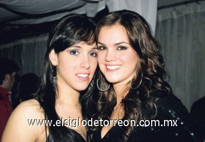 La festejada Magda Veyán junto a Mariangella.