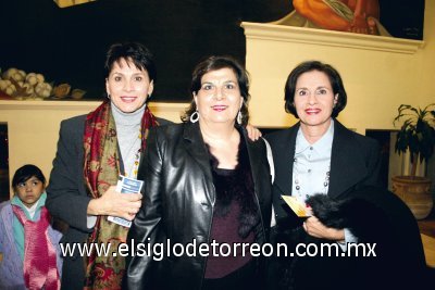 Cristina de Fernández, Tere Murra y María Murra.