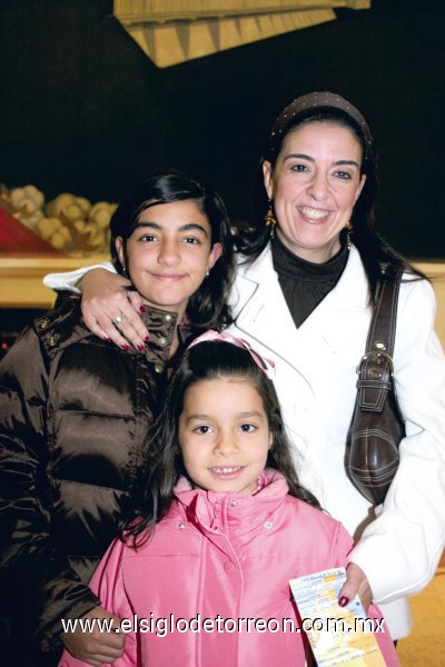 María Cristina de Díaz, Mary Cris Díaz Fernández y Marcela Gutiérrez.