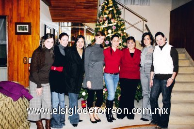 Amena reunión
Ale Murra, Sophia Martín, Priscila Moreno, Titi Sánchez, Judy Hernández, Rosario Chaib, Fernanda Dueñes y Sofía Arriola.