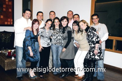 ¡Feliz Navidad
Alejandro Veyán y Paola Boehringer de Veyán, Toño Juan Marcos y Ana Gaby Tumoine de Juan Marcos, Alejandro Yarza y Velia Martínez de Yarza, Nacho Pámanes y Adriana Fernández de Pámanes, Anuar Nahle y Bárbara Luévanos de Nahle, Maruza y Sergio Cid.