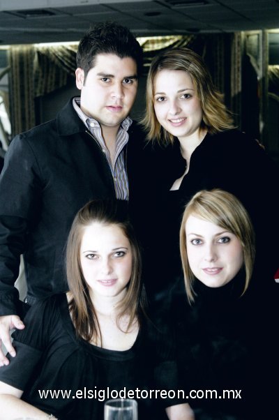 David Ogazón, Sofía, Carolina y Elena Villarreal.