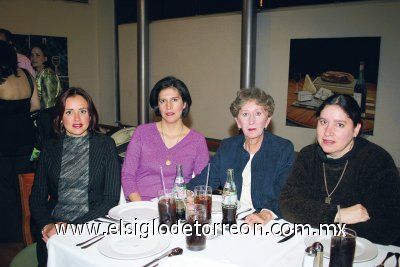 Arlene Contreras de Reyes, Tita Reyes de caro, Walda Elisa de Reyes y Walda Elisa Reyes.